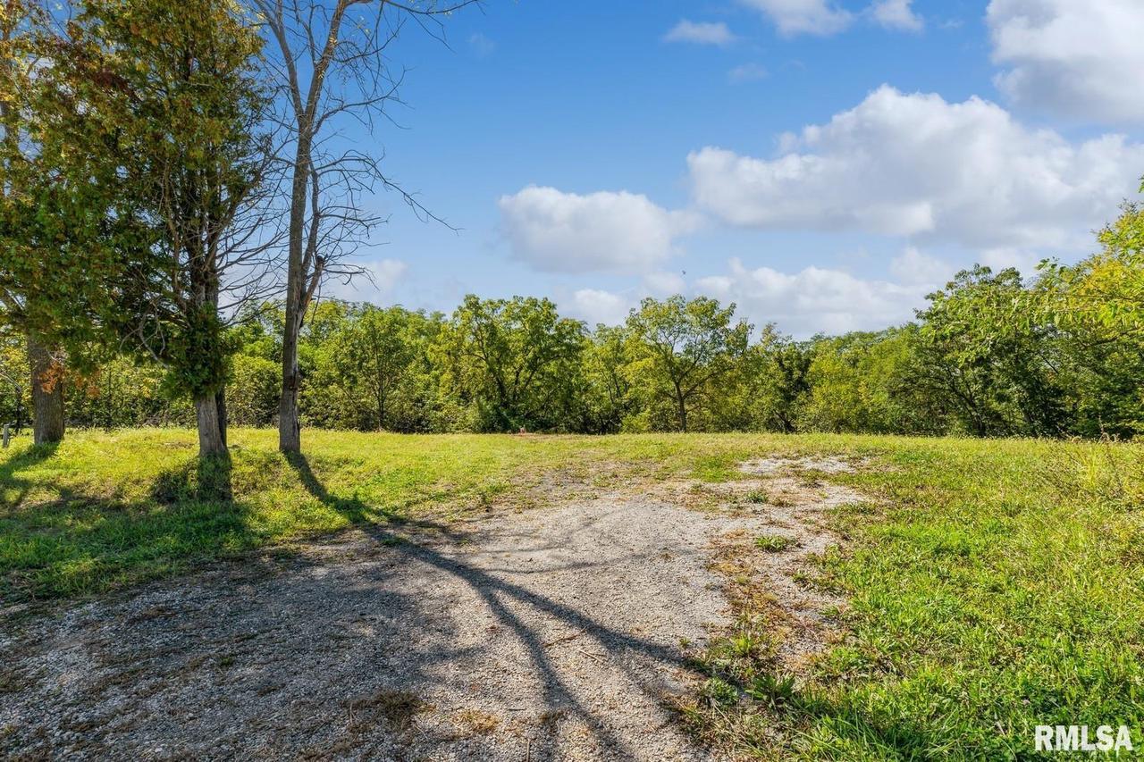 866 230th St., Viola, IL 61486