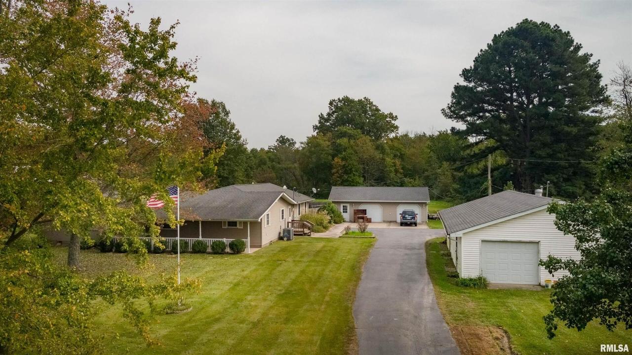 14658 Christmas Tree Rd., Johnston City, IL 62951