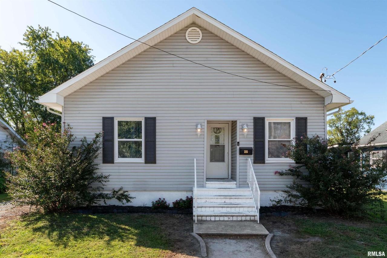 215 S Parkhill St., West Frankfort, IL 62896