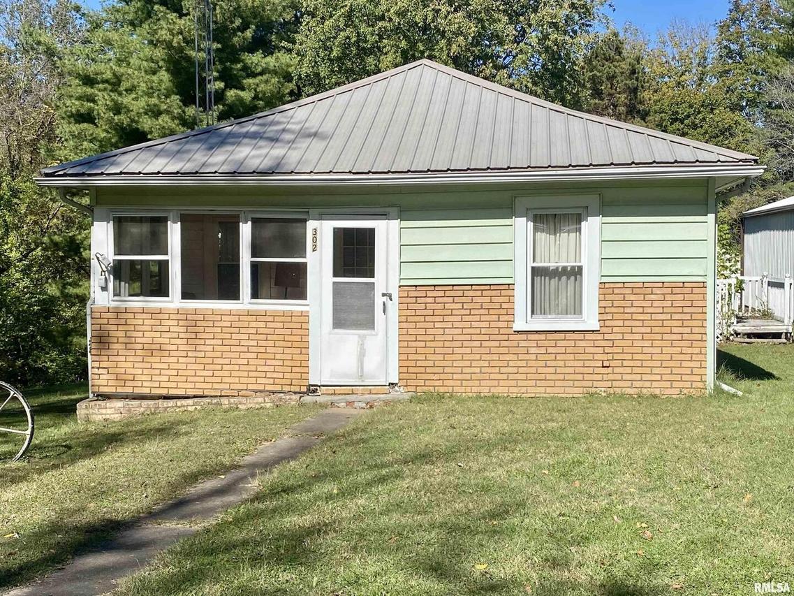 302 E Franklin Ave., Orient, IL 62874