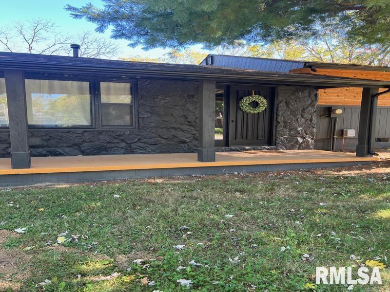 1303 N Maple St., Cambria, IL 62915