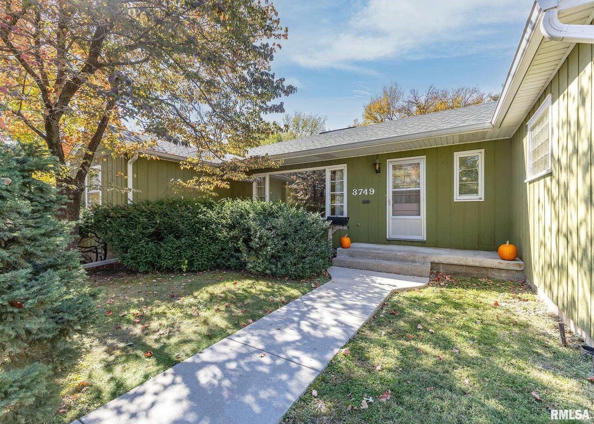 3749 40th Street Pl., Moline, IL 61265