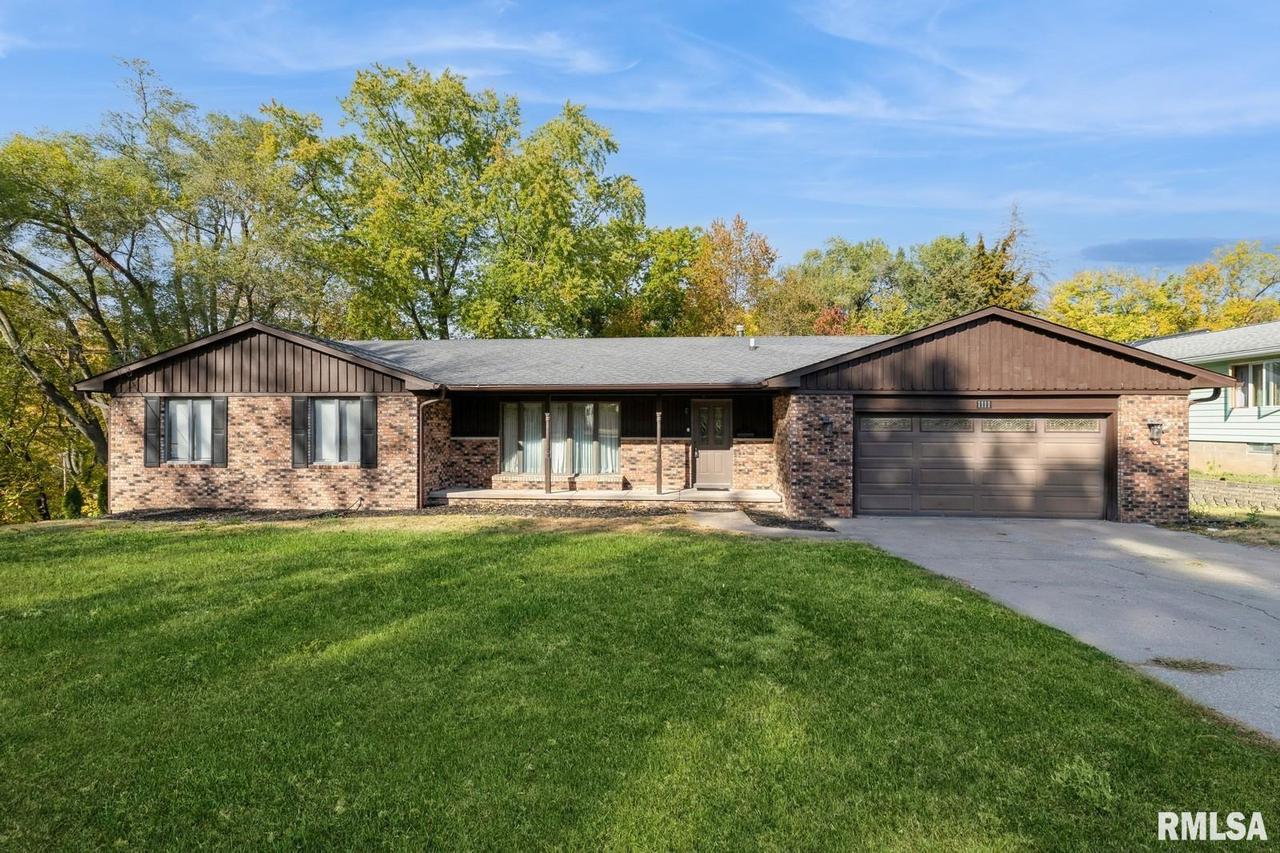 1111 33rd Ave., Moline, IL