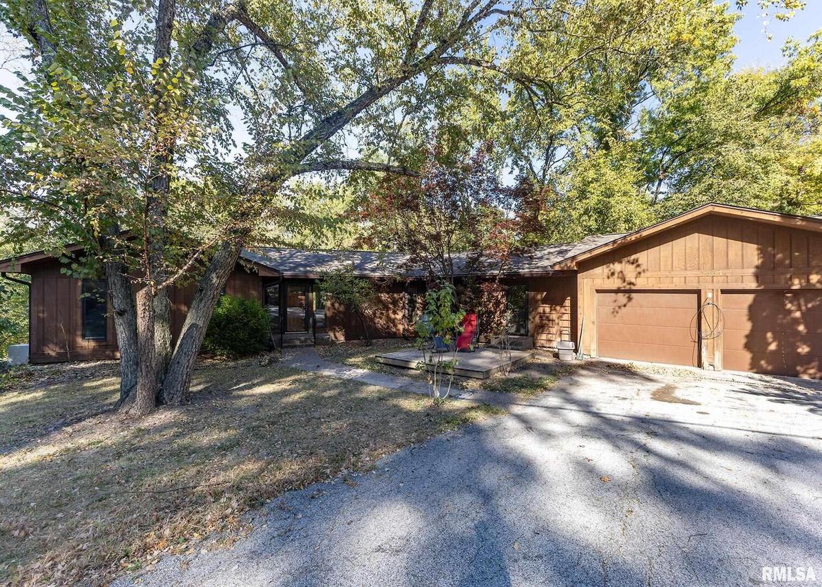 2331 29th Avenue Court Dr., Moline, IL 61265