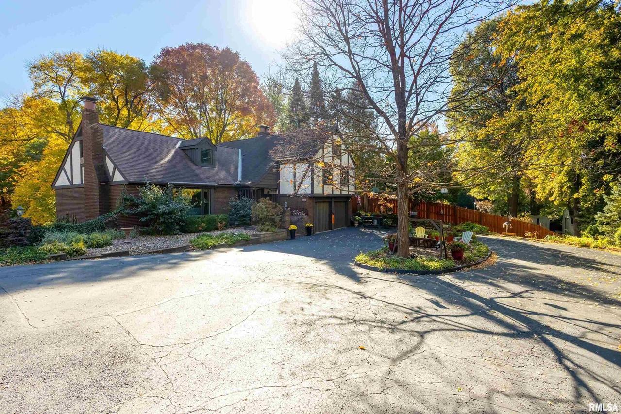 3420 53rd St., Moline, IL 61265