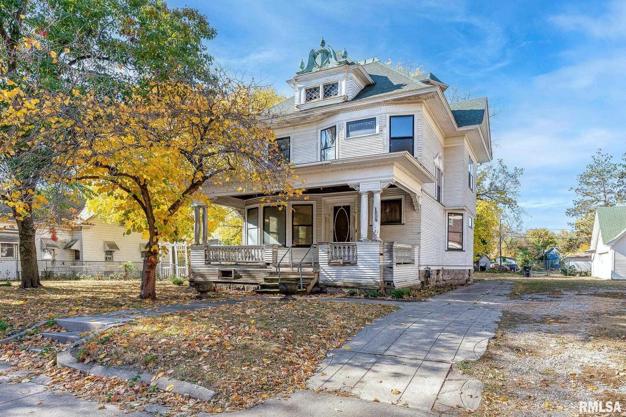 916 17th St., Rock Island, IL 61201