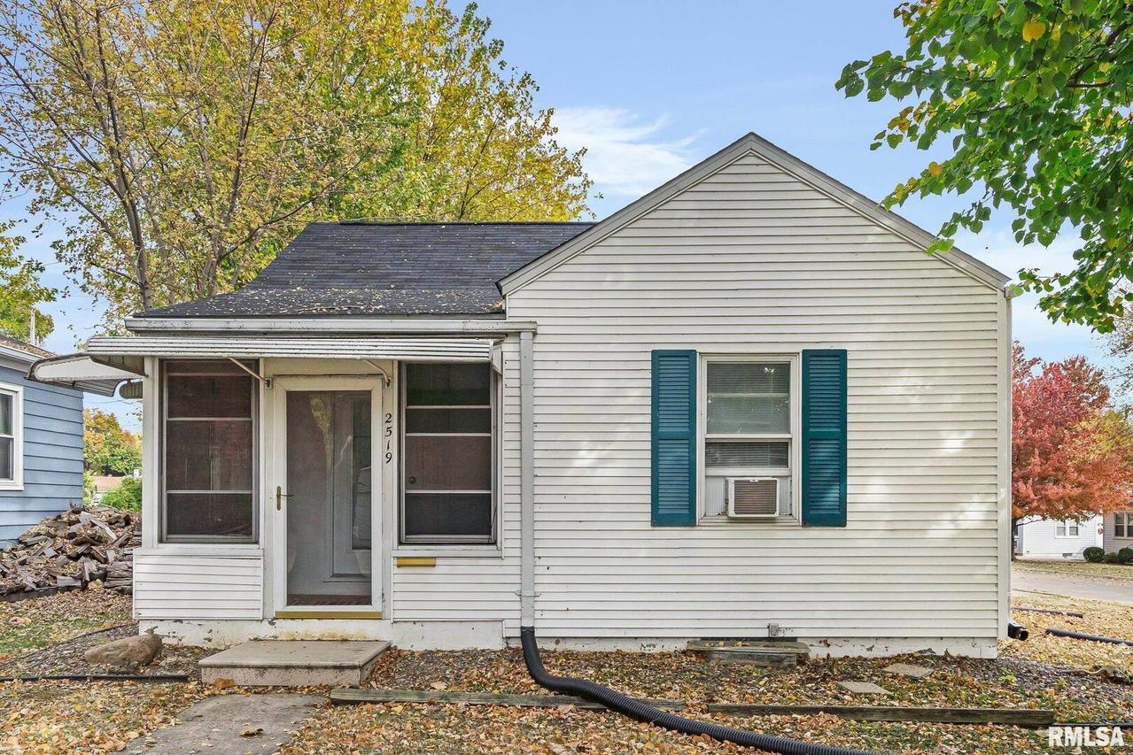 2519 33rd Ave., Rock Island, IL 61201