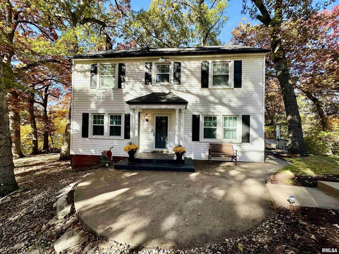 2141 10th Street Pl., East Moline, IL 61244