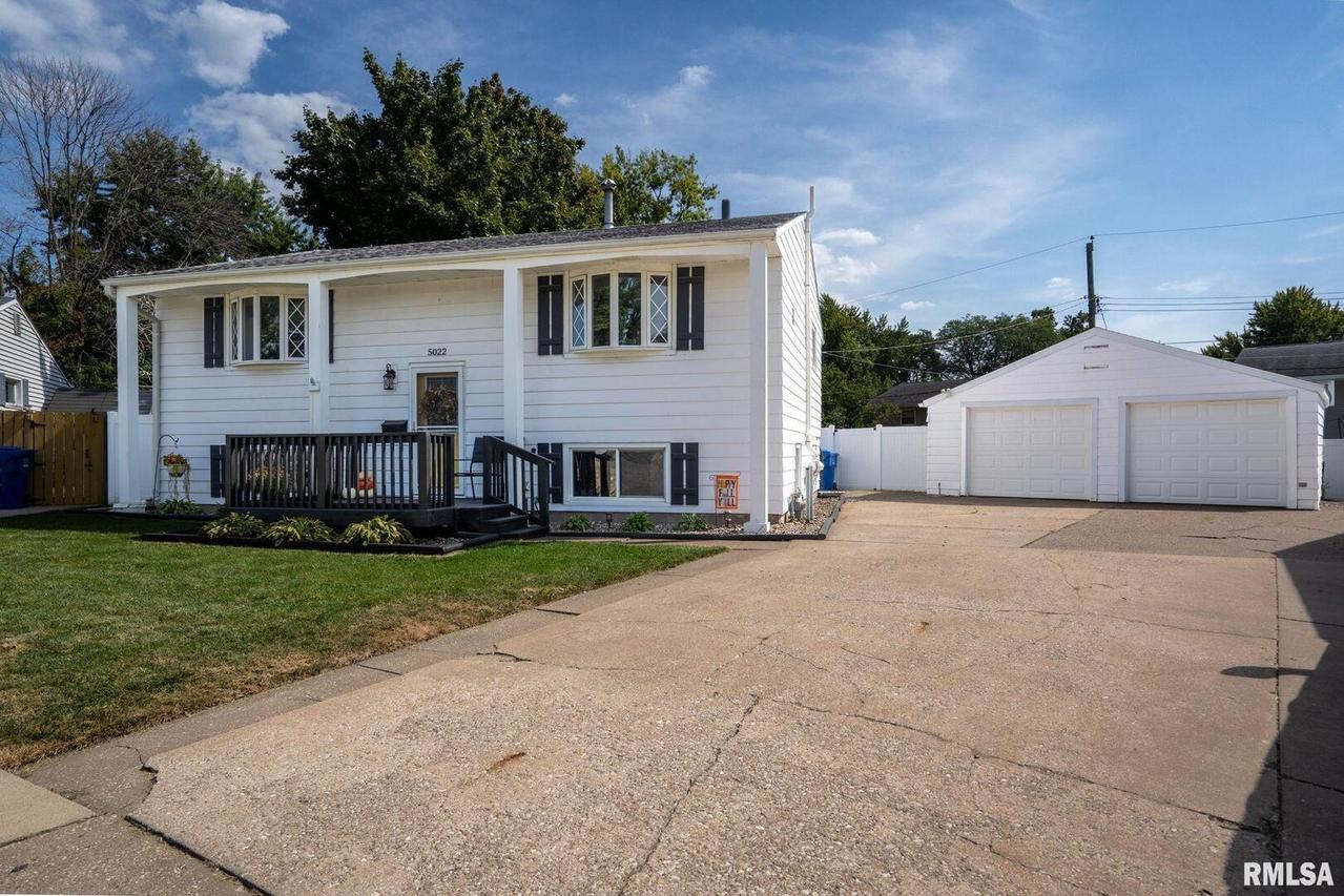 5022 45th Avenue Ct., Moline, IL 61265