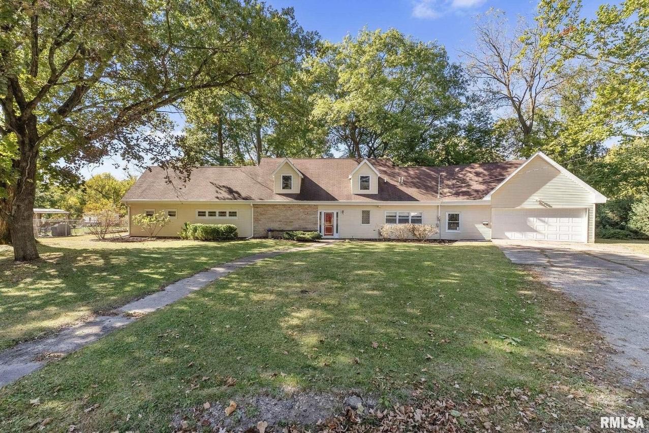 2711 13th Street Ct., Moline, IL 61265