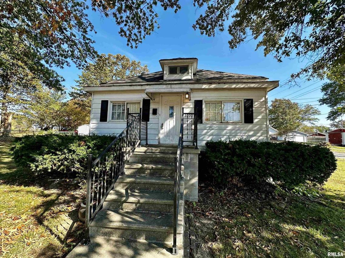 2200 Pine St., Eldorado, IL 62930