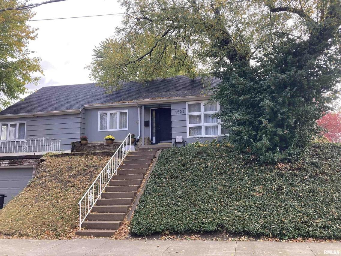 1224 25th St., Moline, IL 61265