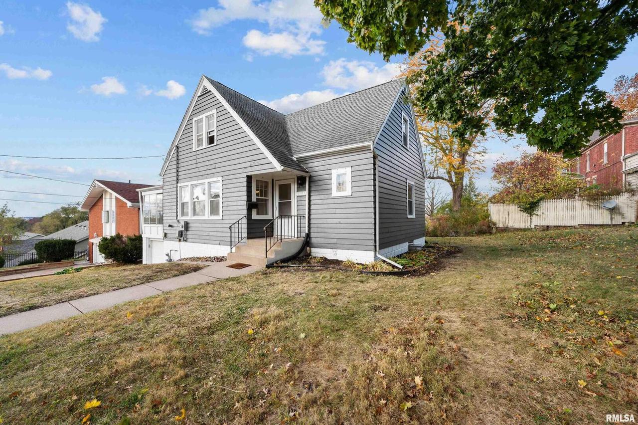 1305 22nd Ave., Rock Island, IL 61201