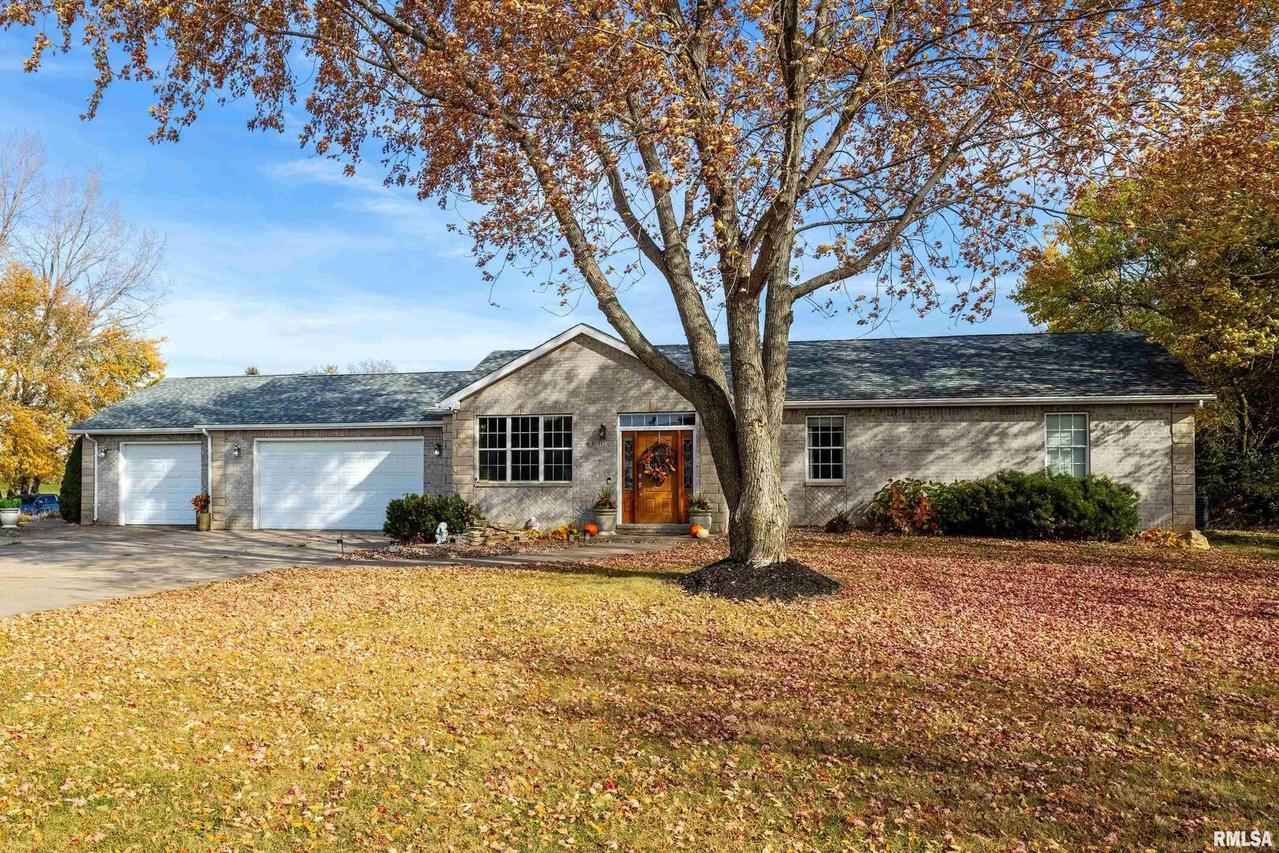 6501 221st St., Port Byron, IL 61275