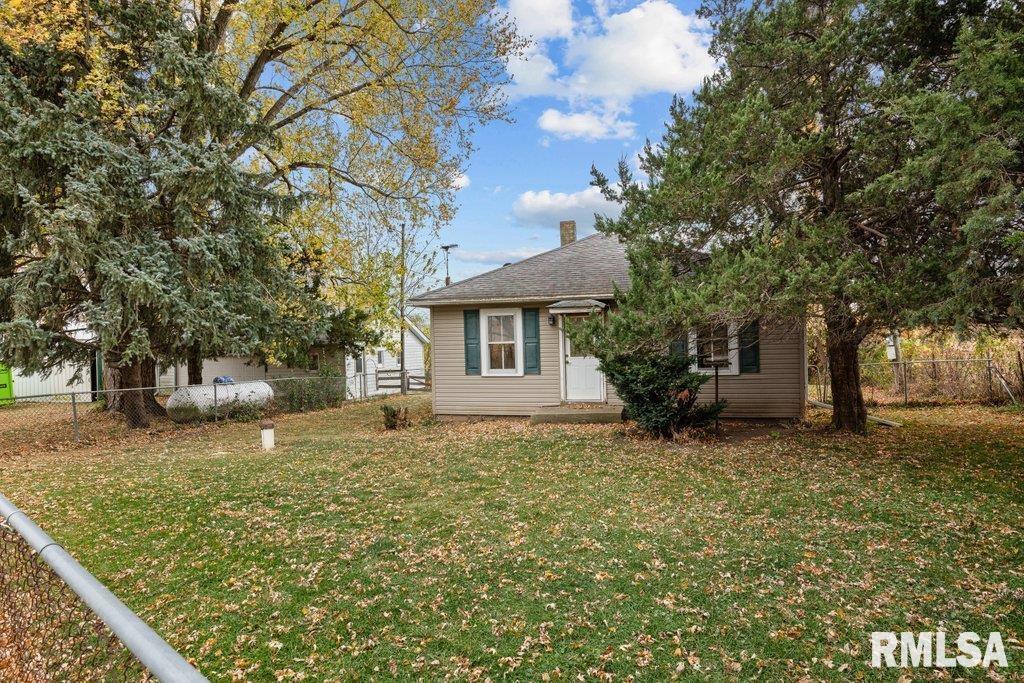 2215 62nd Ave., Aledo, IL 61231