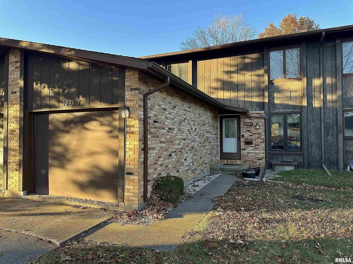 1590-7 Riverview Dr., Macomb, IL 61455