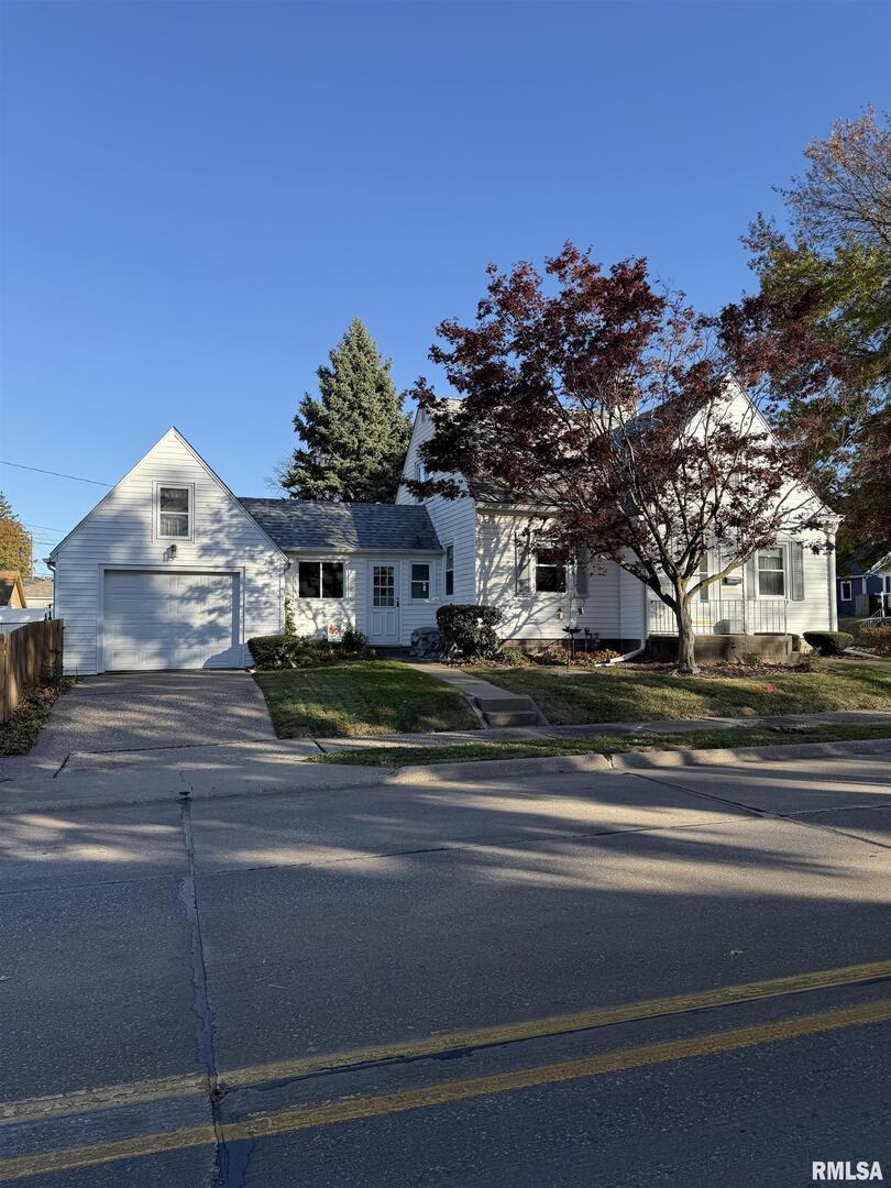 1226 27th St., Moline, IL 61265