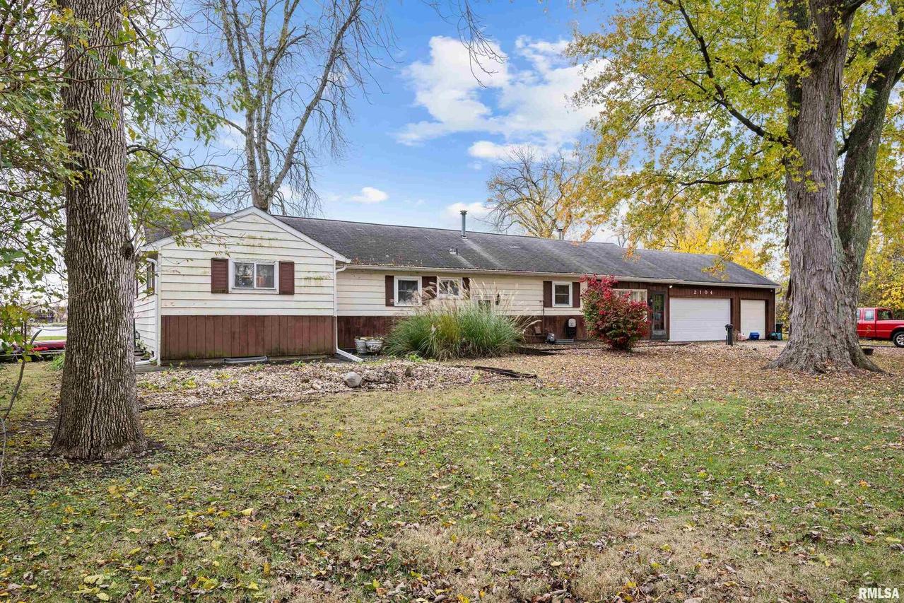 2104 N Shore Dr., Moline, IL 61265
