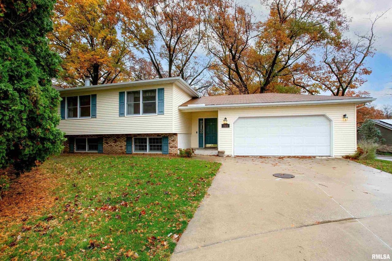 731 24th Avenue Ct., Moline, IL 61265