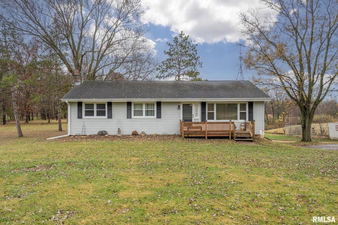 12445 Oakton Rd., Savanna, IL 61074