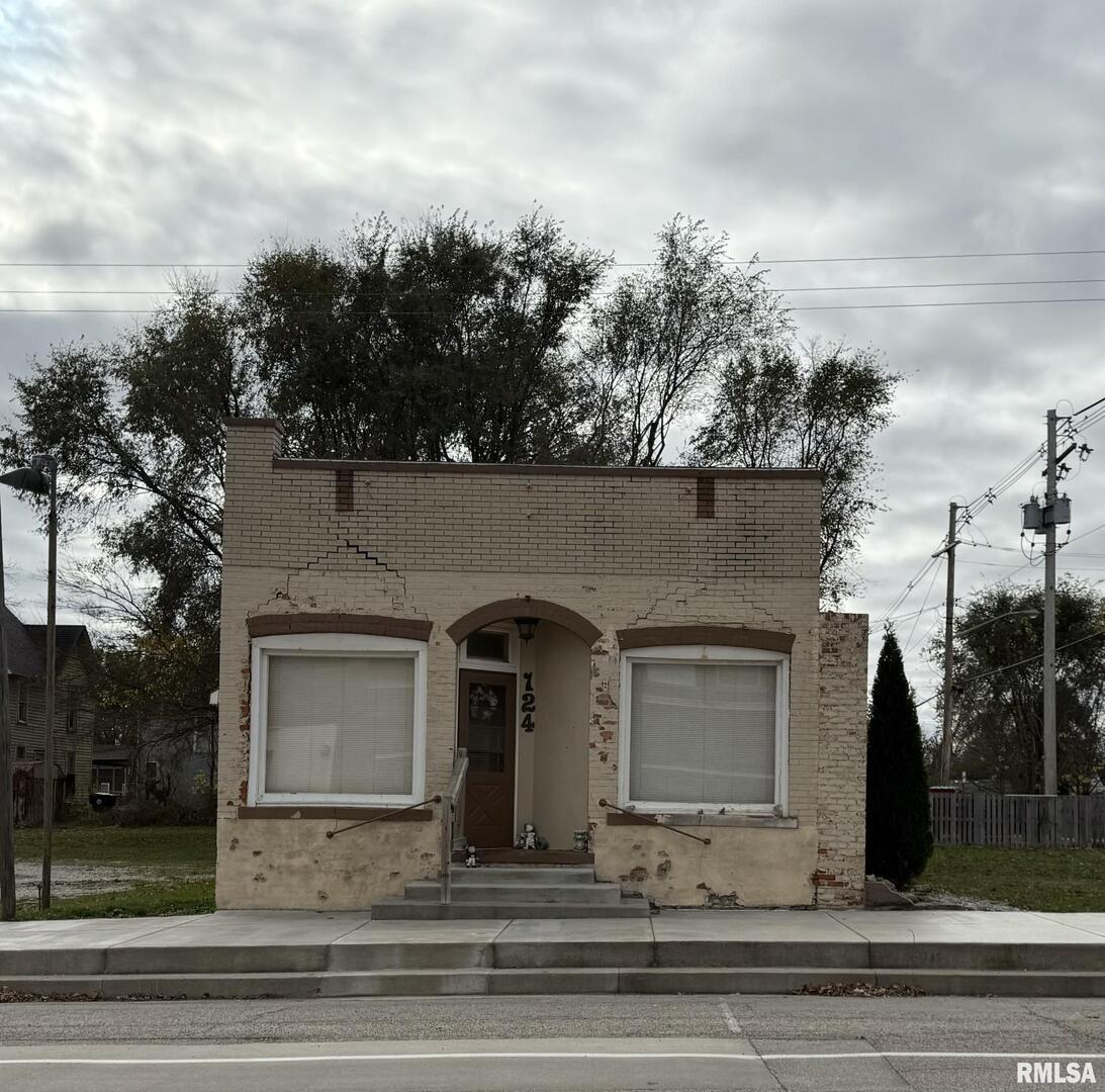 124 E Main St., Toulon, IL 61483