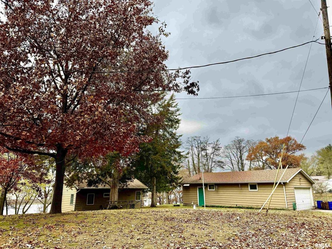 834 44th St., New Boston, IL 61272