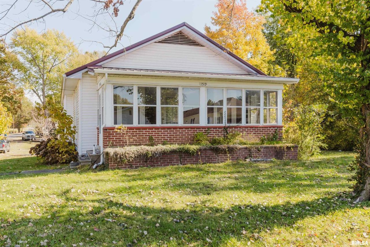 1519 Grand Ave., Johnston City, IL 62951