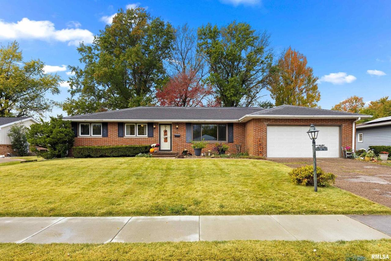 1815 Highwood Ave., Pekin, IL 61554