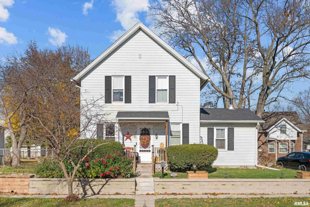 1827 16th Ave., Moline, IL 61265