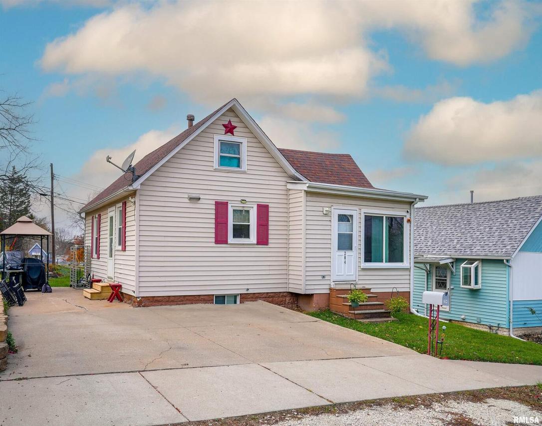 204 17th St., Silvis, IL 61282