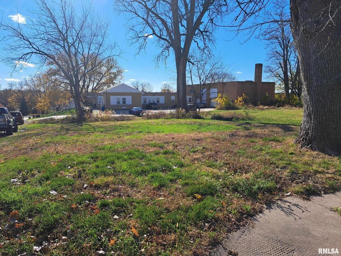 2124 2nd Ave., East Moline, IL 61244