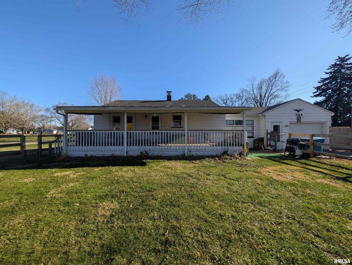 704 Willow St., Savanna, IL 61074