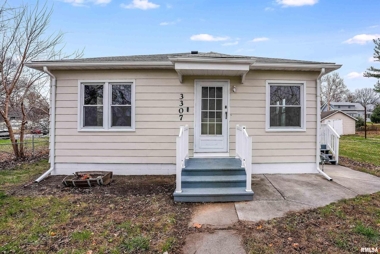 3307 9th St., Rock Island, IL 61201