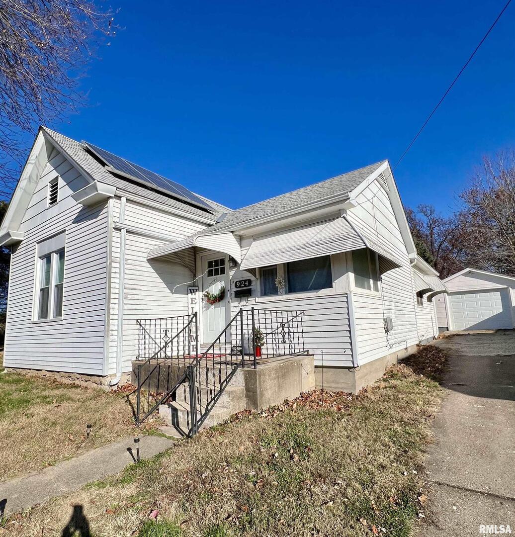 924 N 22nd St., Quincy, IL 62301