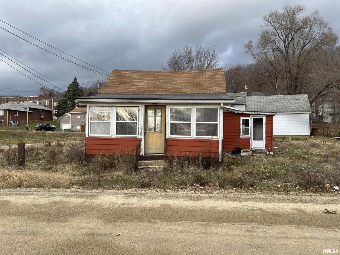 900 Bowen St., Savanna, IL 61074