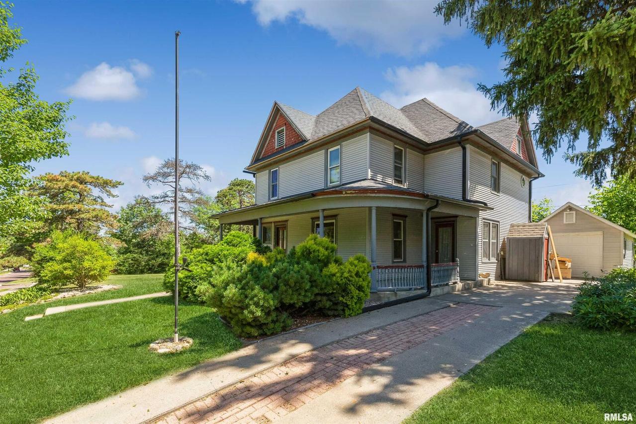 206 S Main St., Mt Carroll, IL 61053