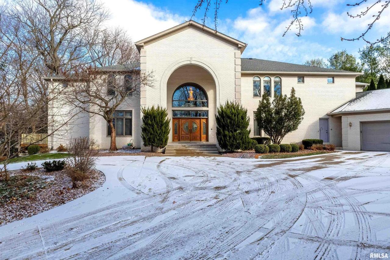 19 Hickory Ct., Rock Island, IL 61201