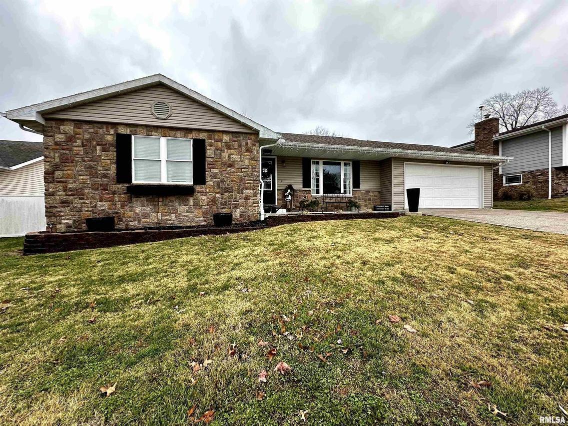 13 Peachtree Pl., Harrisburg, IL 62946