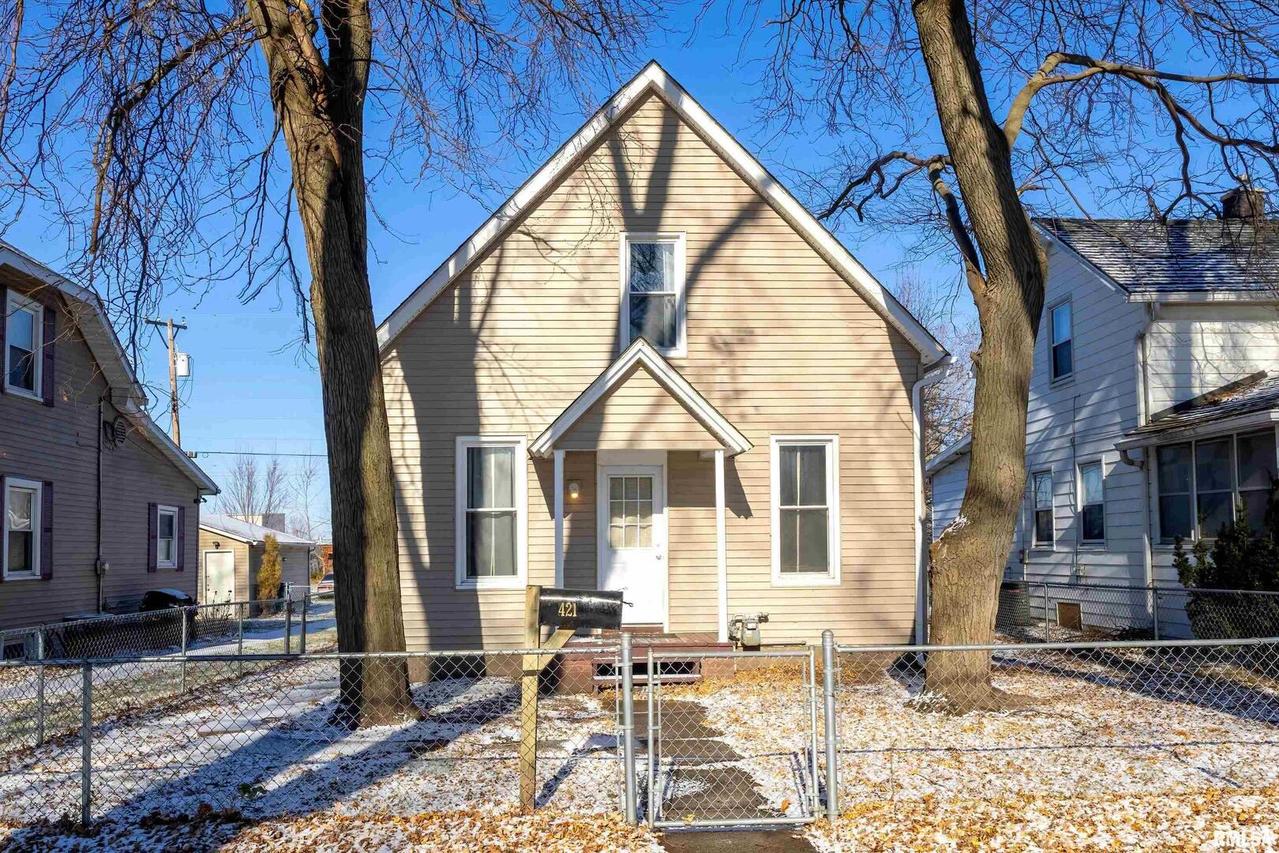 421 15th Ave., East Moline, IL 61244
