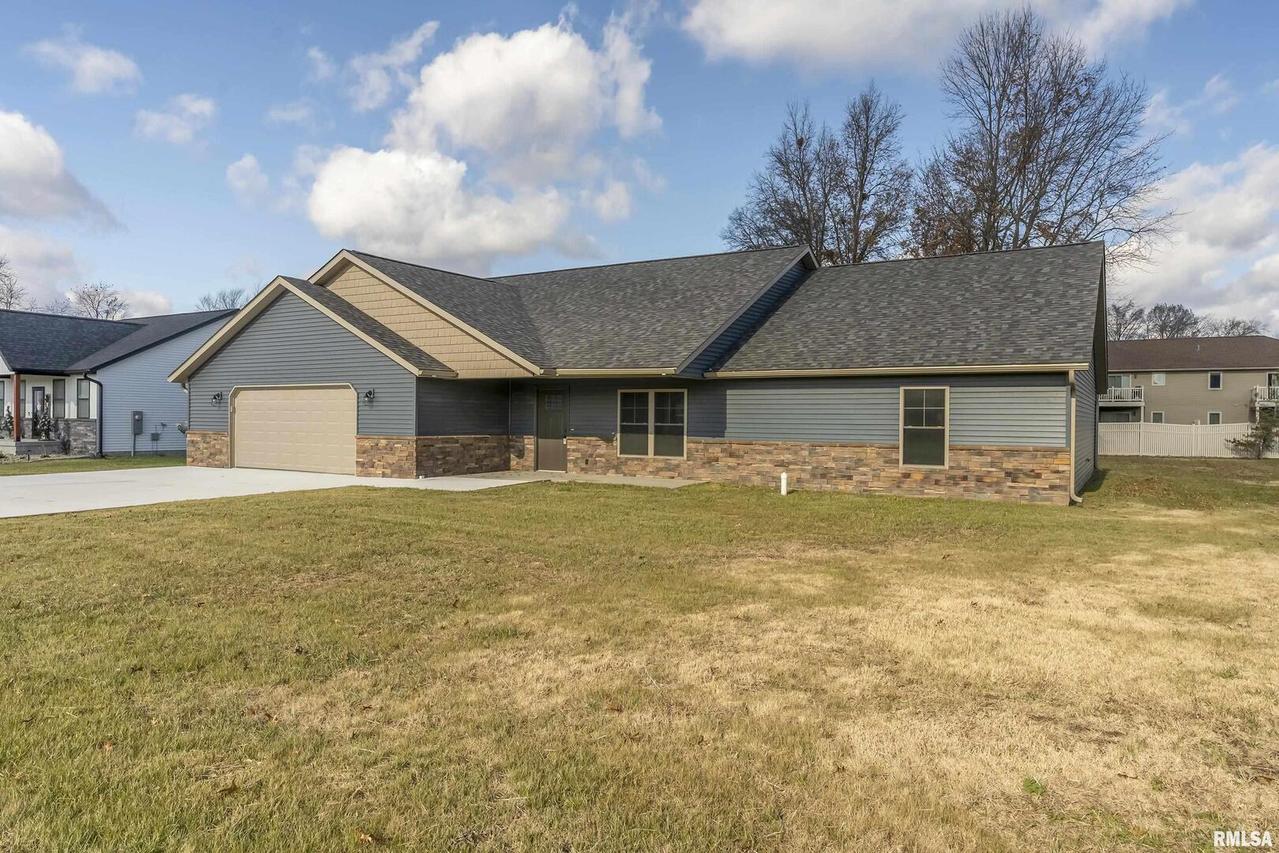 1109 Wildflower Ln., Herrin, IL 62948