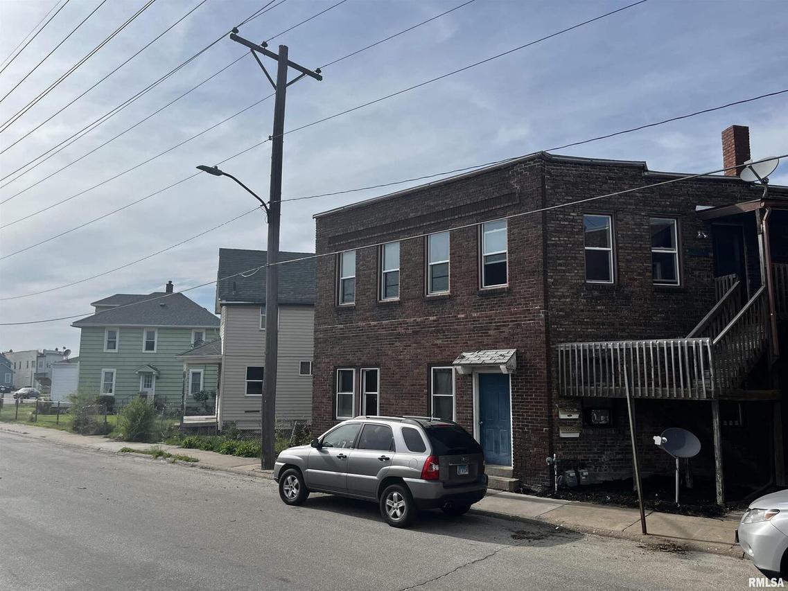 1359 13th Ave., East Moline, IL 61244