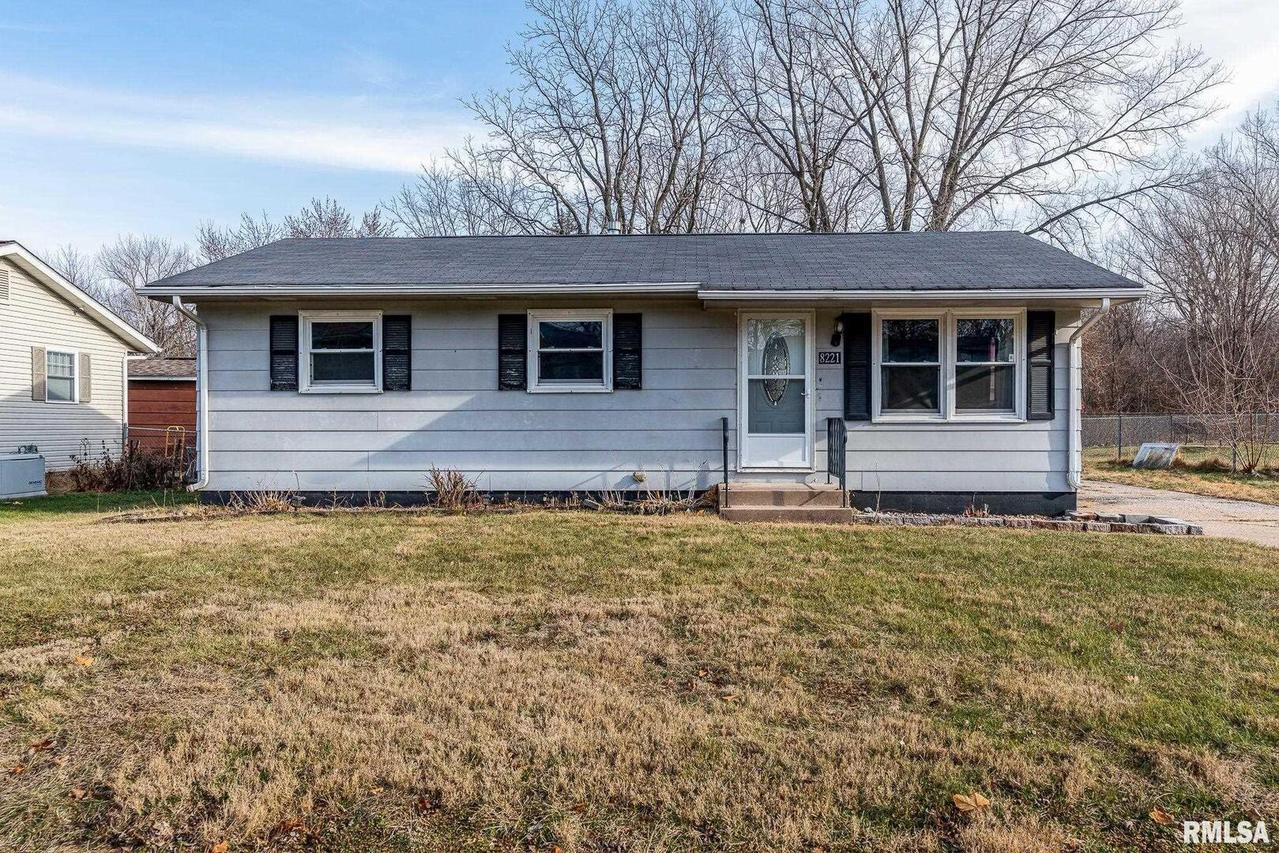 8221 9th St., Rock Island, IL 61201