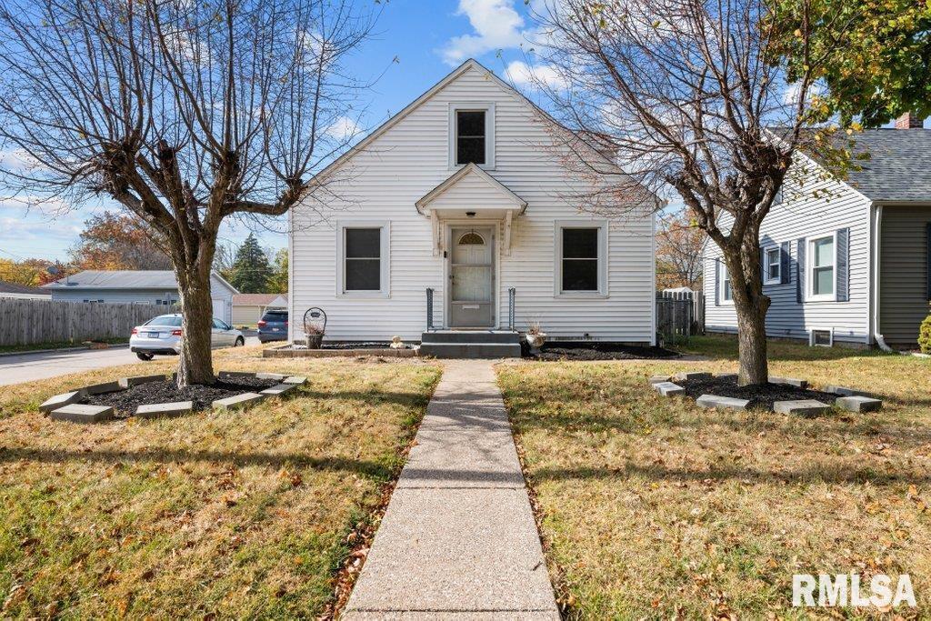 2467 33rd St., Moline, IL 61265