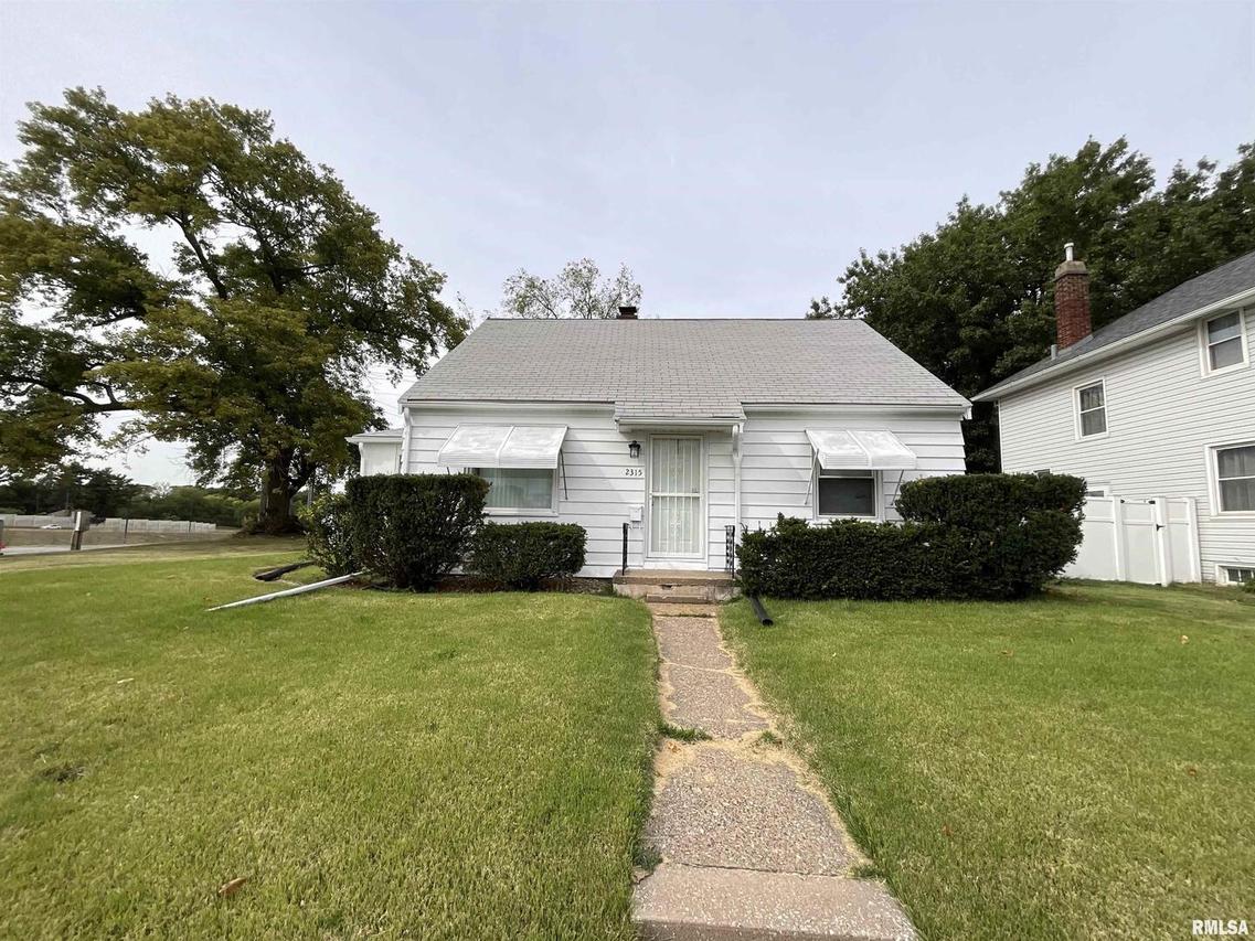 2315 Avenue Of The Cities Ave., Moline, IL 61265
