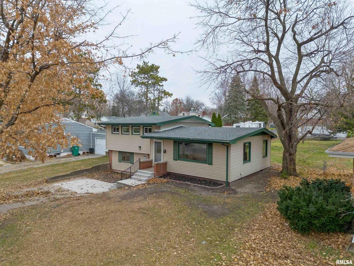 1431 N West St., Galesburg, IL 61401