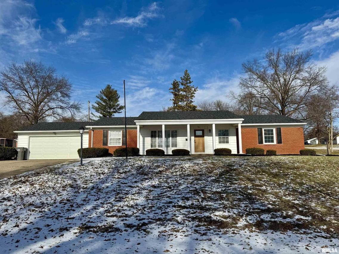 301 Oakview Dr., Aledo, IL 61231