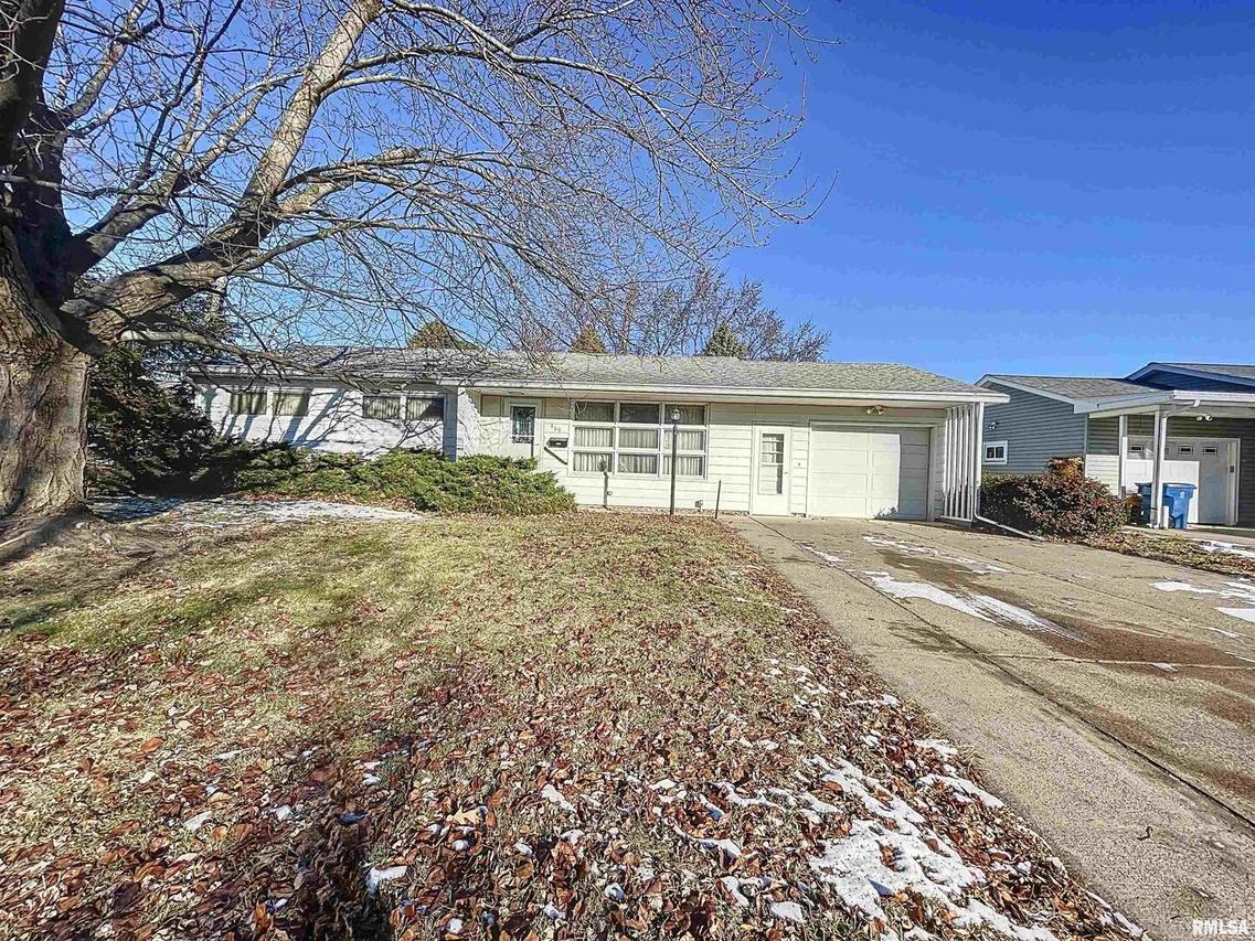 469 28th Ave., East Moline, IL