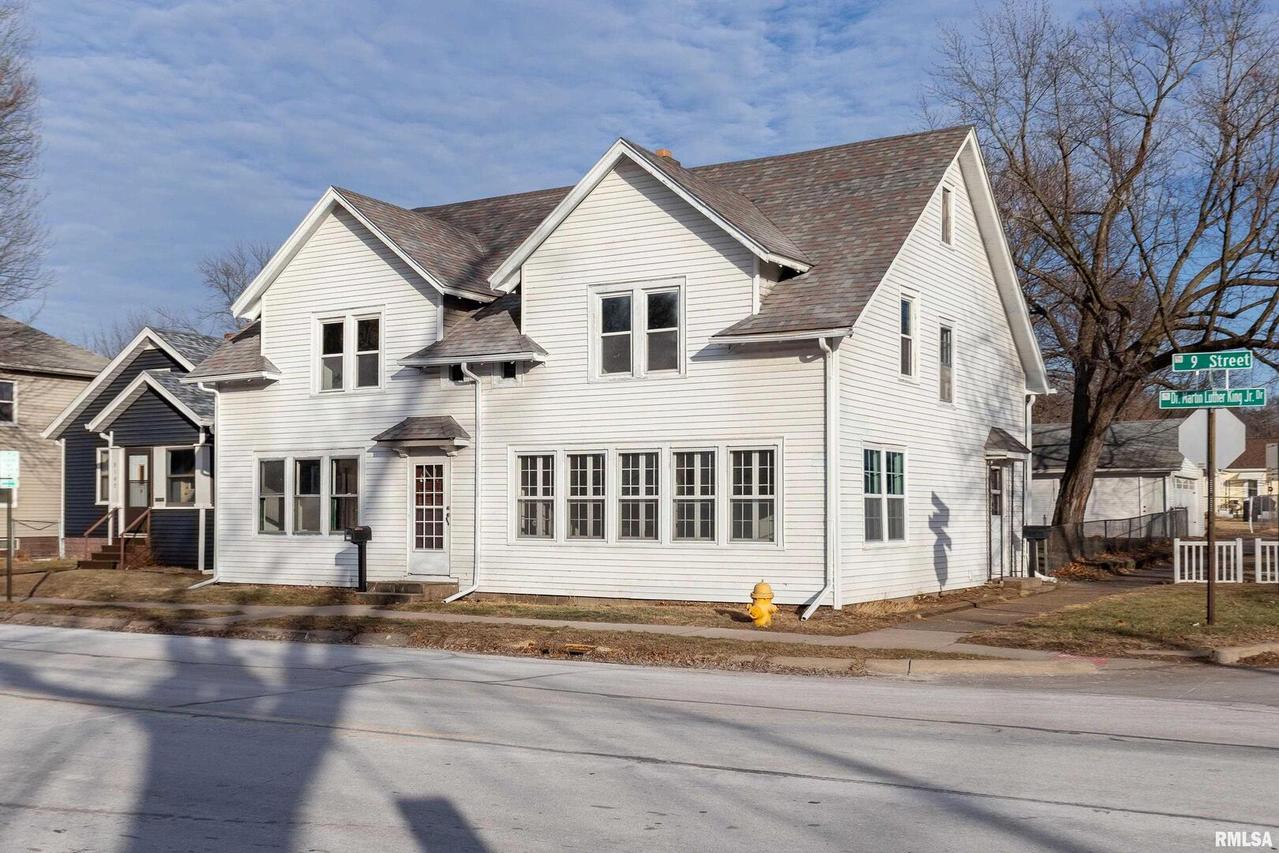 3159 9th St., Rock Island, IL 61201