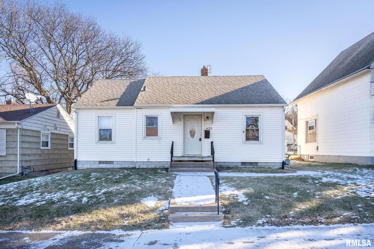 422 53rd St., Moline, IL 61265