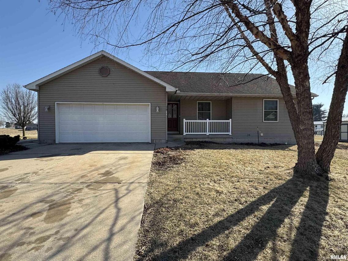 204 Maple St., Cambridge, IL 61238